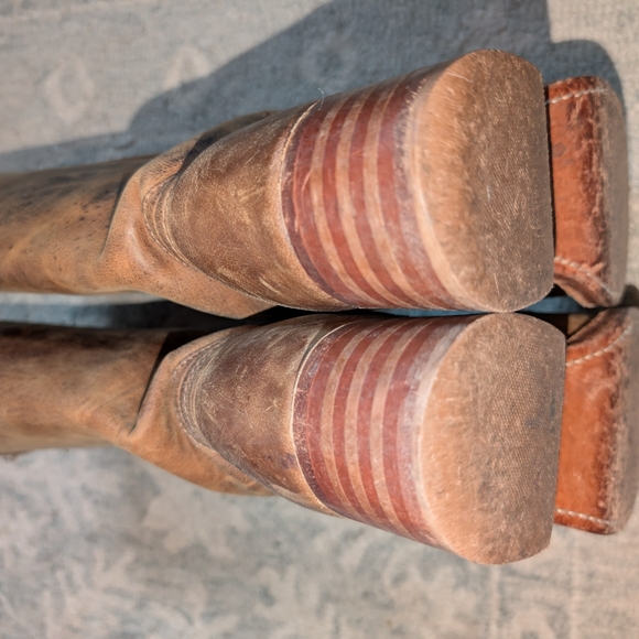 Vintage Frye Distressed Tan Leather Heeled Boots, Women's Size 9M - Picture 14 of 16